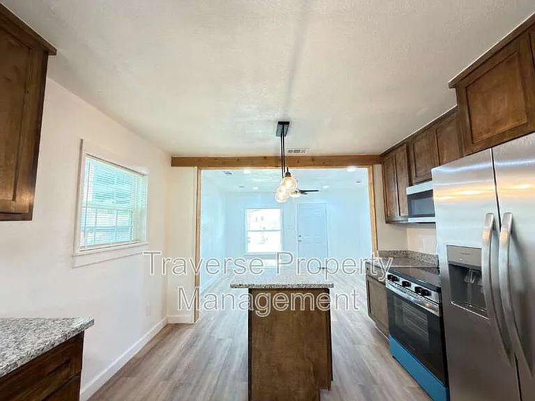 1804 Andrew Ave — Photo 9