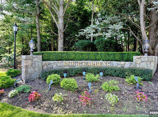 302 Mark Twain Way #302, Mahwah, NJ 07430