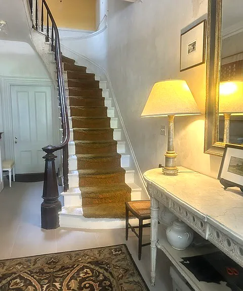Entryway/Staircase
