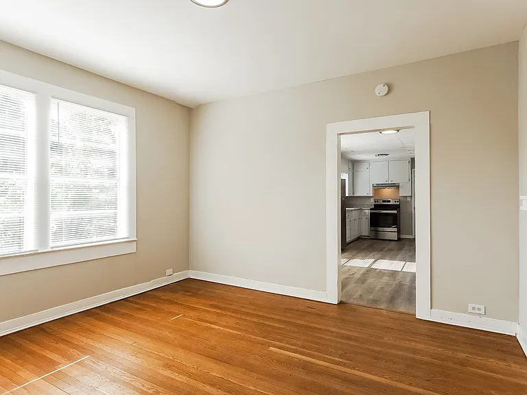 1548447_018_living_room_12972318.jpg