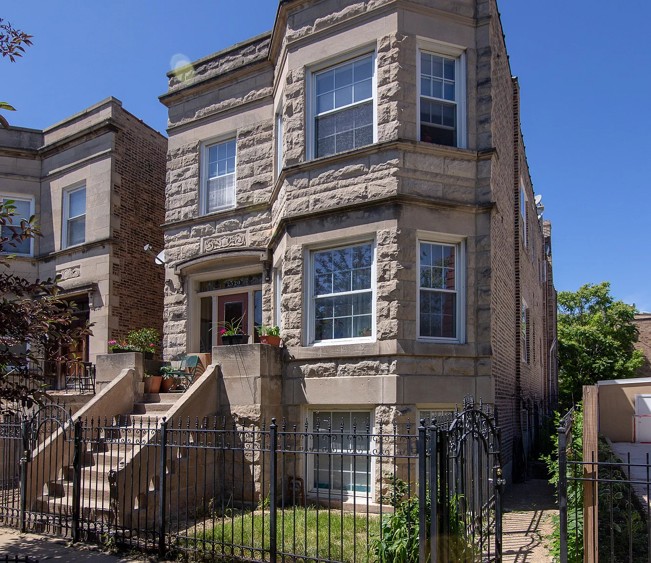 2520 W Cortez Street - 2R — Photo 1