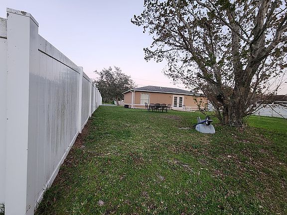 3rd image of 836 Cabaret Ct