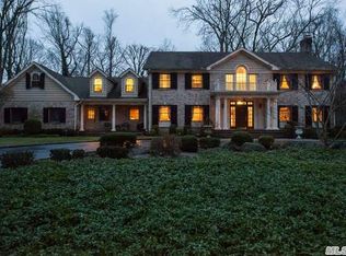 4 Westview Dr, Huntington, NY 11743