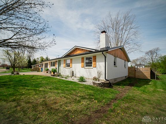 5th image of 609 Fern Ave