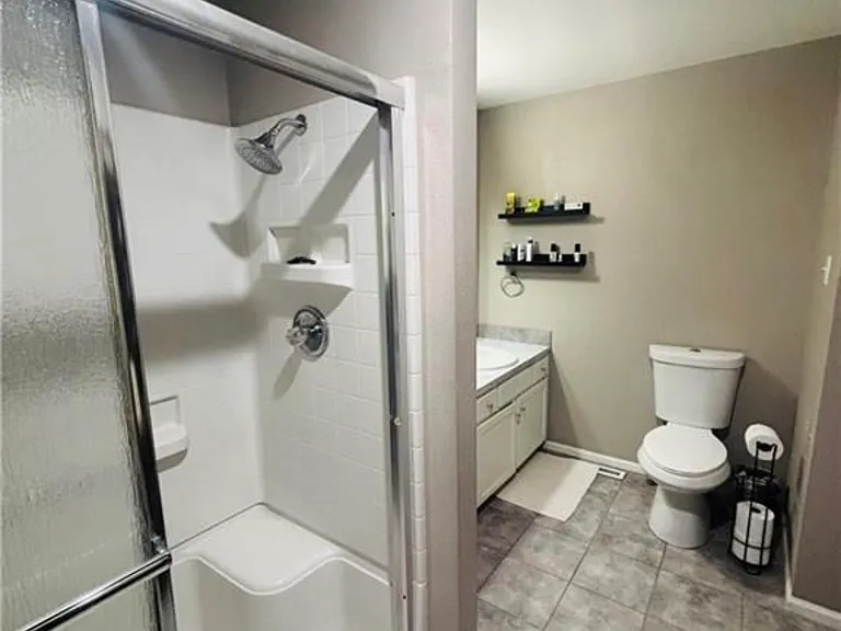 105 E Broad St — Photo 23