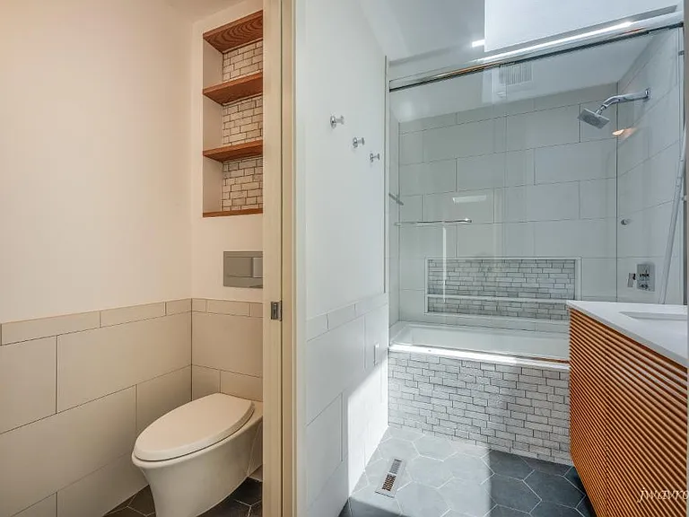 172 Burlwood Dr — Photo 22