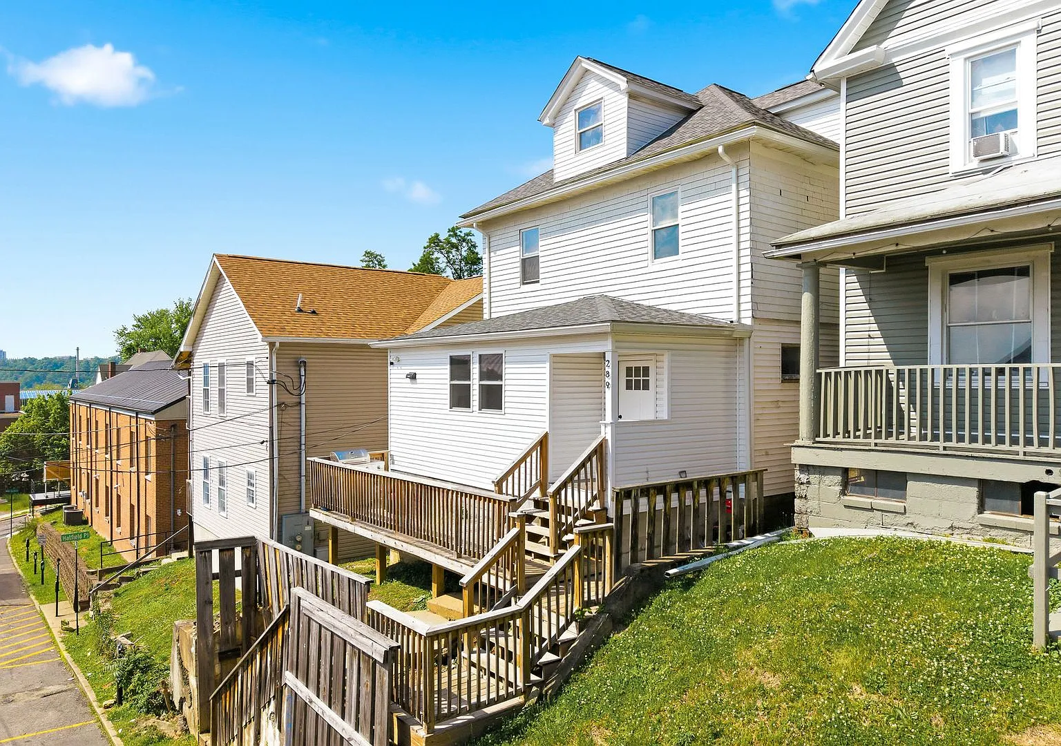5 Bed/3.5 Bath House Right By WVU Downtown Campus - Available 05/24/2027 — Photo 1