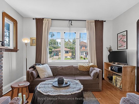 4th image of 71 Lansdowne St W