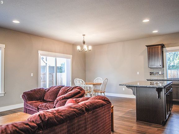 3rd image of 352 NE 37th Ave
