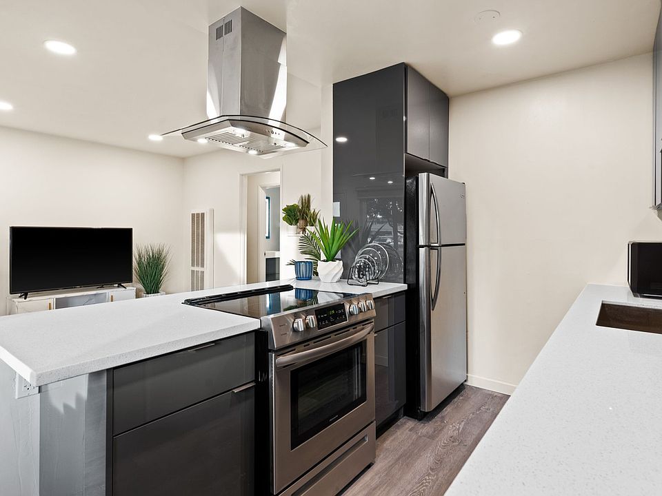1st image of 430 Dunster Dr #6