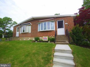 121 Village Ln, Philadelphia, PA 19154