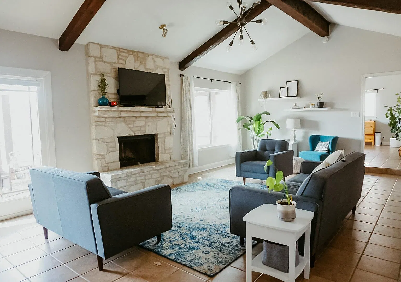 3 bed, 1608 sqft, $2,200 — Photo 4