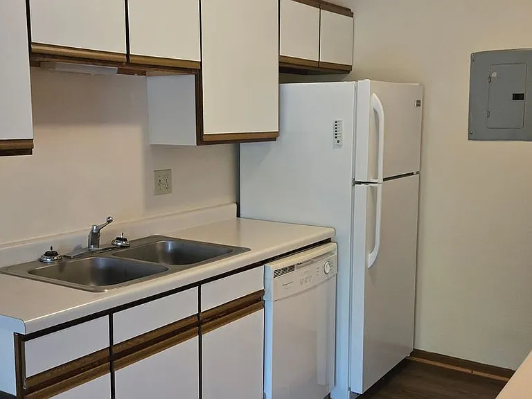 913 6th Ave NE #105 — Photo 6
