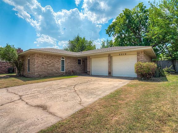 3rd image of 2212 Rogers Cir