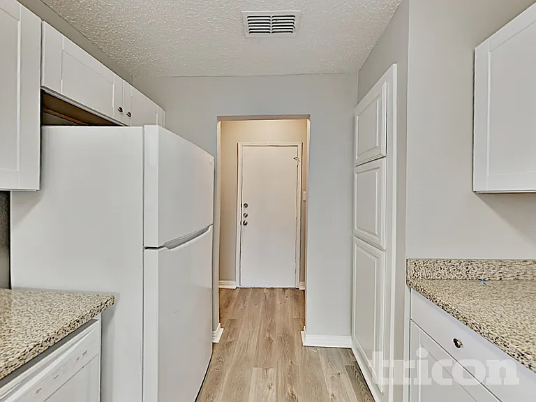 7421 Ridge Rd W — Photo 6