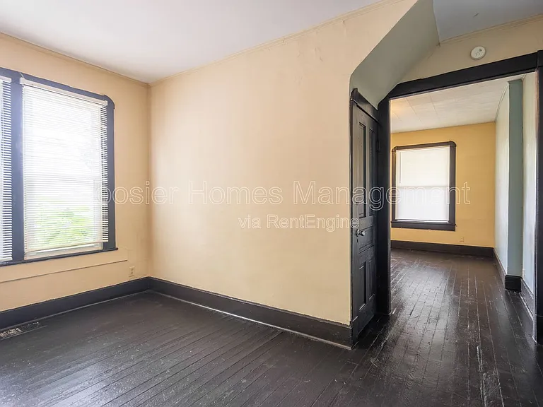 2511 Turner Ave — Photo 4