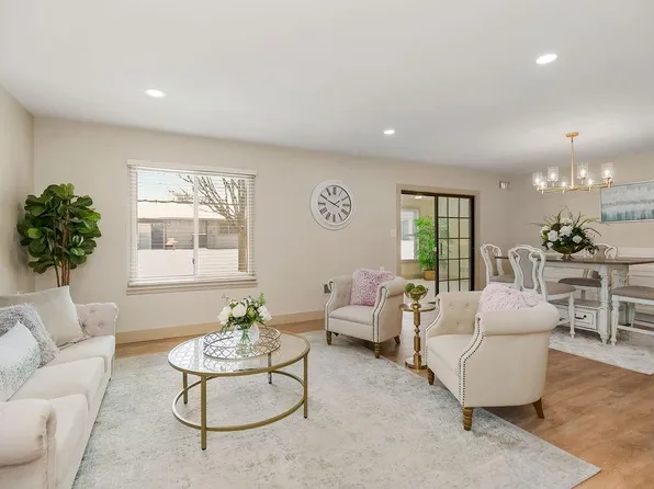 1323 W Johns Blvd, Raymore, MO 64083