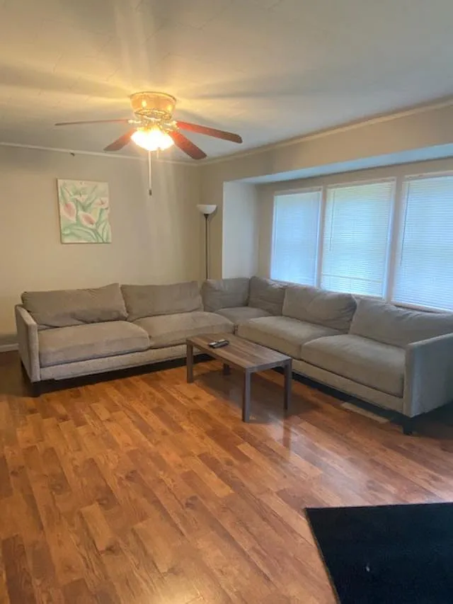 3 bed, 1.0 bath, 1200 sqft, $1,500 — Photo 4