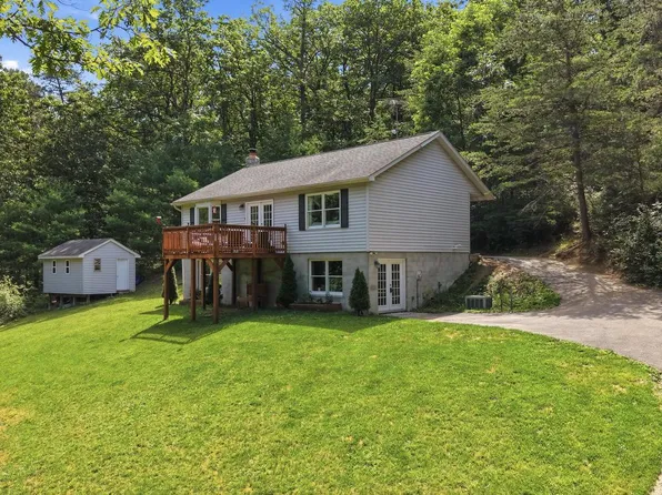 1210 Logger Dr, Gore, VA 22637
