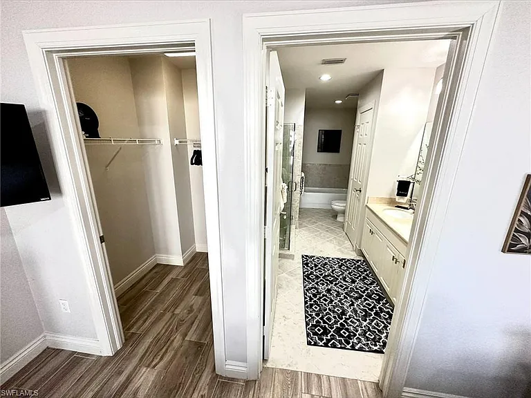 5076 Annunciation Cir #2305 — Photo 11