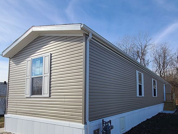 3rd image of 214 Woodland Trl