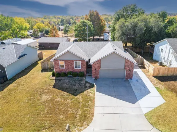 925 Forrest Glenn Dr, Arkansas City, KS 67005
