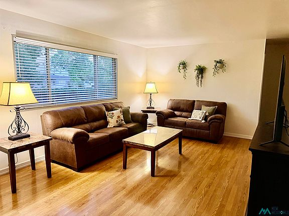 5th image of 909 Solana Rd