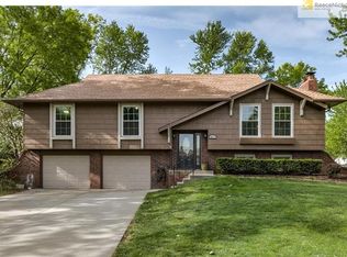 6610 NW Melody Ln E, Parkville, MO 64152