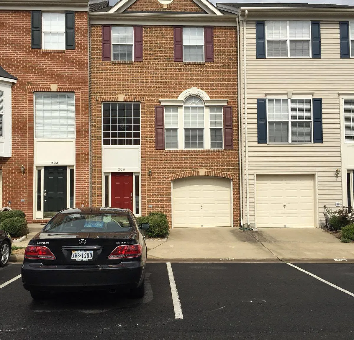 4 bed, 3.5 bath, 2488 sqft, $3,600 — Photo 2