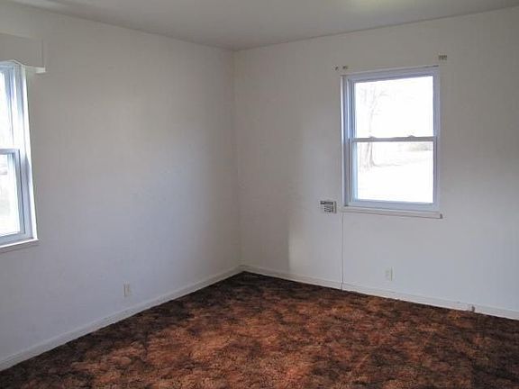 4th image of 1451 Canfield Ave