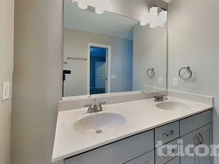 549 Medallion Cir — Photo 7