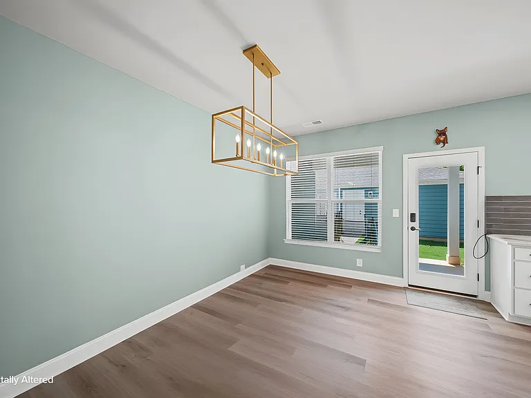 10037 Mamillion Dr — Photo 10