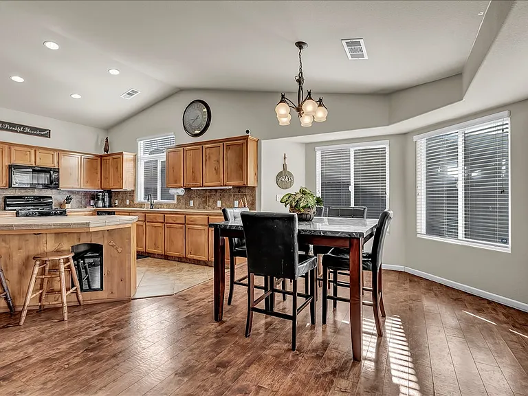 2435 N Crowe St — Photo 24