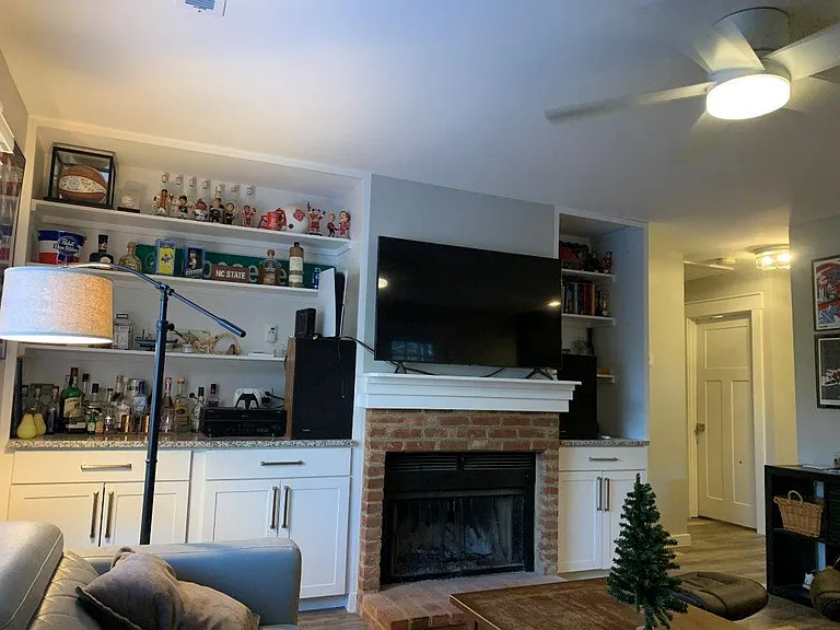 Fireplace / Build-In Cabinets