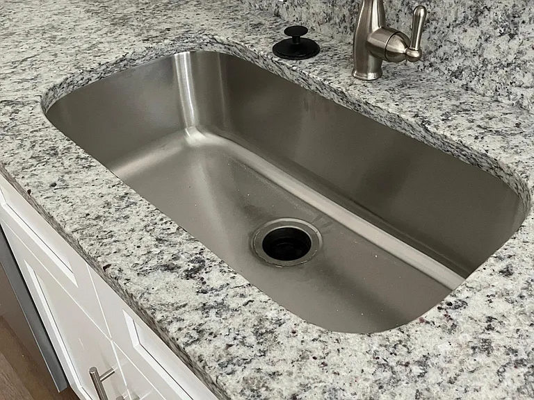 very nice deep single bowl kitchen sink. Soft close doors and draws on cabinets.