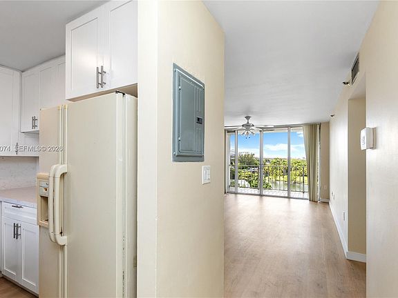 5th image of 1700 NW North River Dr APT 708