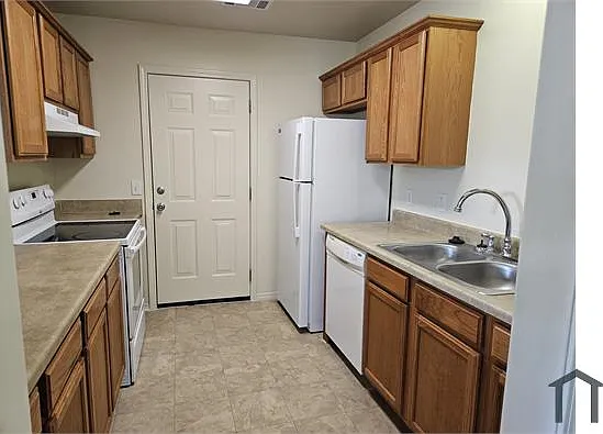 2208 Wewoka St — Photo 3