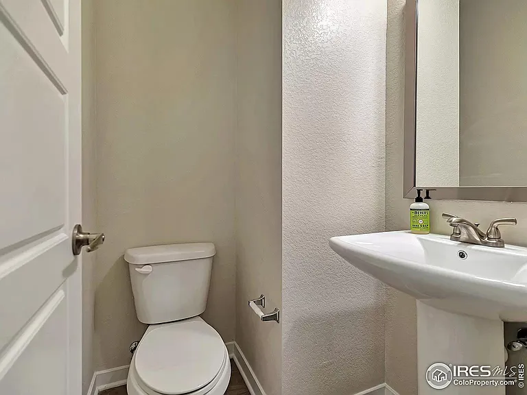 526 Meridian Ln — Photo 9