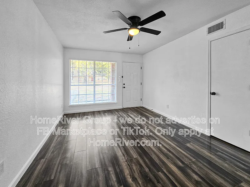 3 bed, 1.0 bath, 1007 sqft, $1,650 — Photo 3