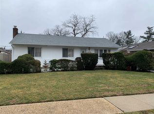 1670 Mark Pl, Valley Stream, NY 11580