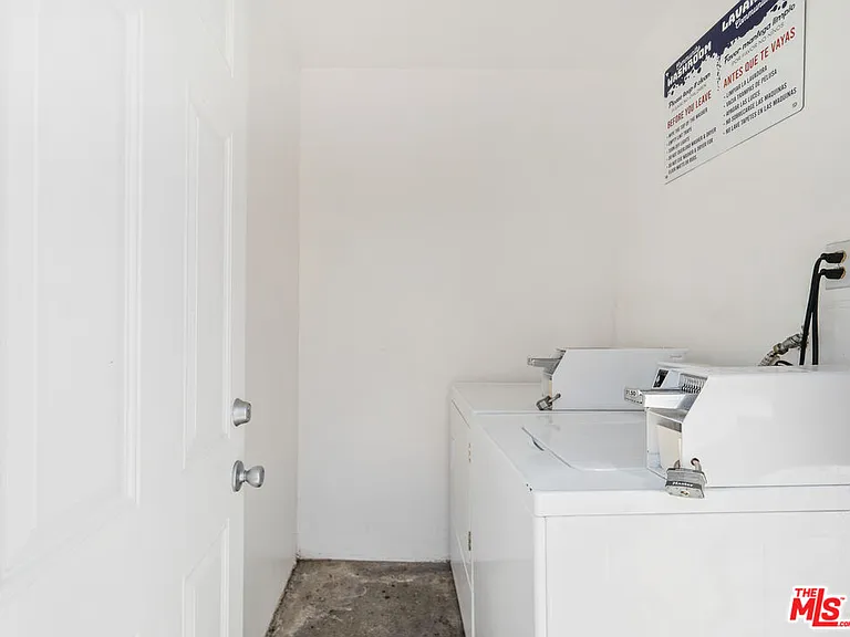 183 W Elmwood Ave #D — Photo 17