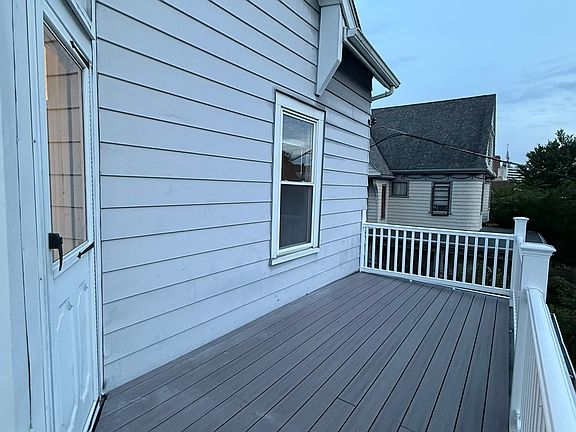 5th image of 35 Beach St #2