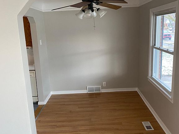 5th image of 9872 Carter Ave