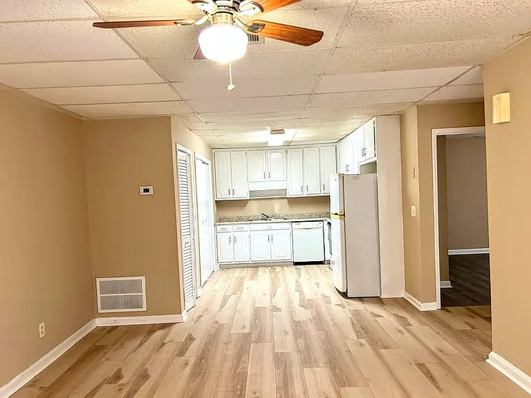 601 Elmwood St #4 — Photo 2