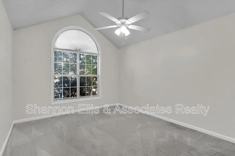 3 bed, 2.0 bath, 2094 sqft, $2,095 — Photo 3