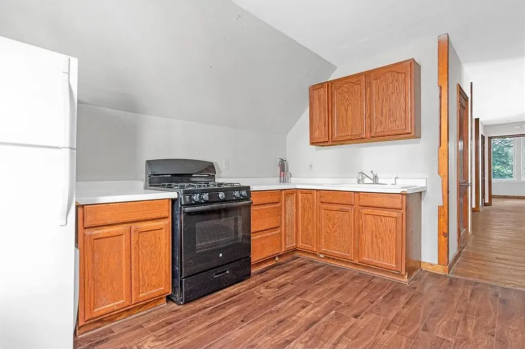 2 bed, 890 sqft, $1,550 — Photo 3