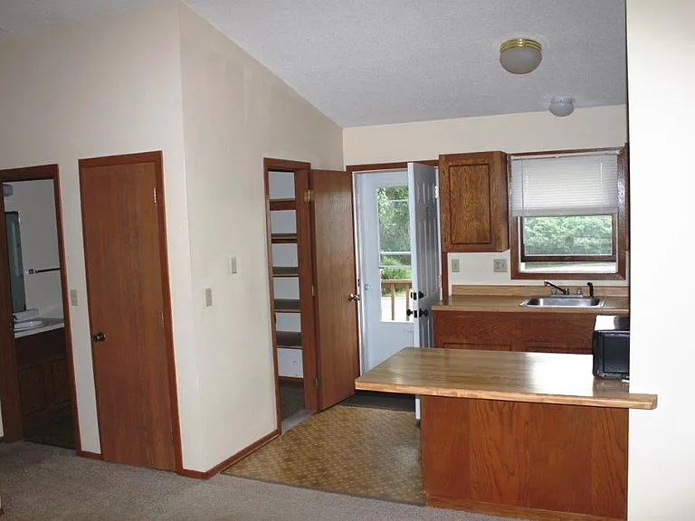1624-1634 Greeley St S #1624 — Photo 9