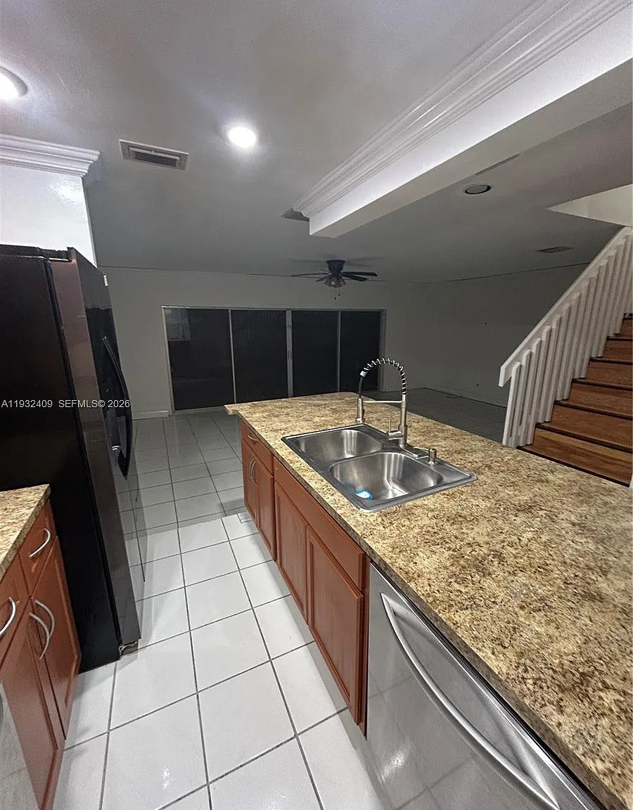 3 bed, 2.5 bath, 1770 sqft, $2,800 — Photo 3