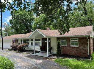 2009 N Geyer Rd, Saint Louis, MO 63131
