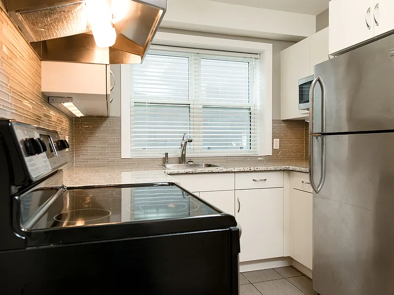 700 Corydon Ave #A — Photo 24